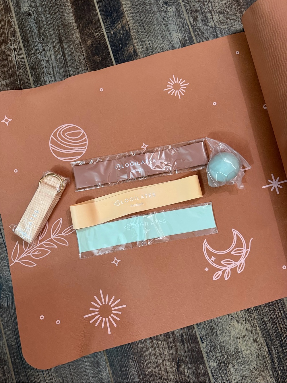 Blogilates Resistance Band and Exercise Set in Peach, Mint & Brown